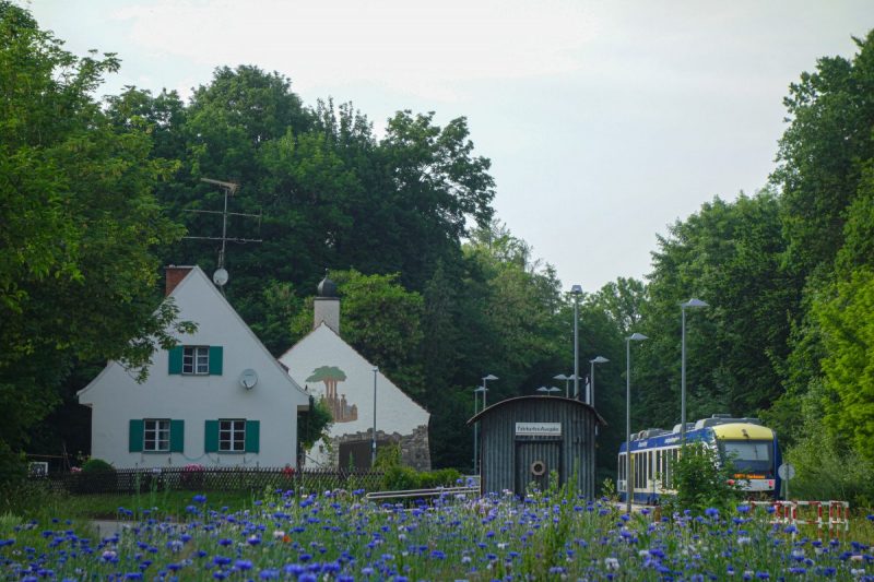St. Ottilien stop with the corrugated iron hut serving as the station building in 1900. In a beautiful landscape lies the old station of the monastery village of Sankt Ottilien (Eresing), district of Landsberg am Lech. Photo © Michael Nguyen/VG Bild-Kunst, Bonn