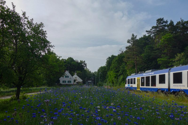 St. Ottilien stop with the corrugated iron hut serving as the station building in 1900. In a beautiful landscape lies the old station of the monastery village of Sankt Ottilien (Eresing), district of Landsberg am Lech. Photo © Michael Nguyen/VG Bild-Kunst, Bonn